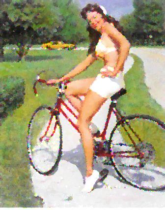 une pin up qui roule en vélo - les jolies femmes se déplacent en vélo - belle en vélo électrique - http://lovelylavie.unblog.fr