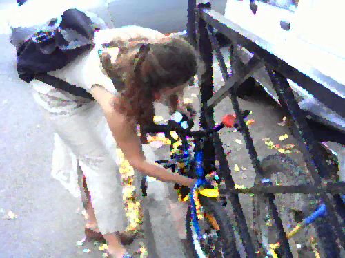 cadena de vélo électrique _ comment attacher son vélo électrique - comment choisir son cadenas pour le vélo électrique - sécurité et vélo électrique - securite pour son velo electrique - femme et securite en velo _ femme et velo electrique _ http://mdb94.org